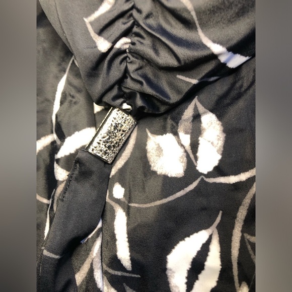 VENUS Floral Black and White Tankini Top size 16 NWOT 🖤🔥🤍 - Picture 9 of 14